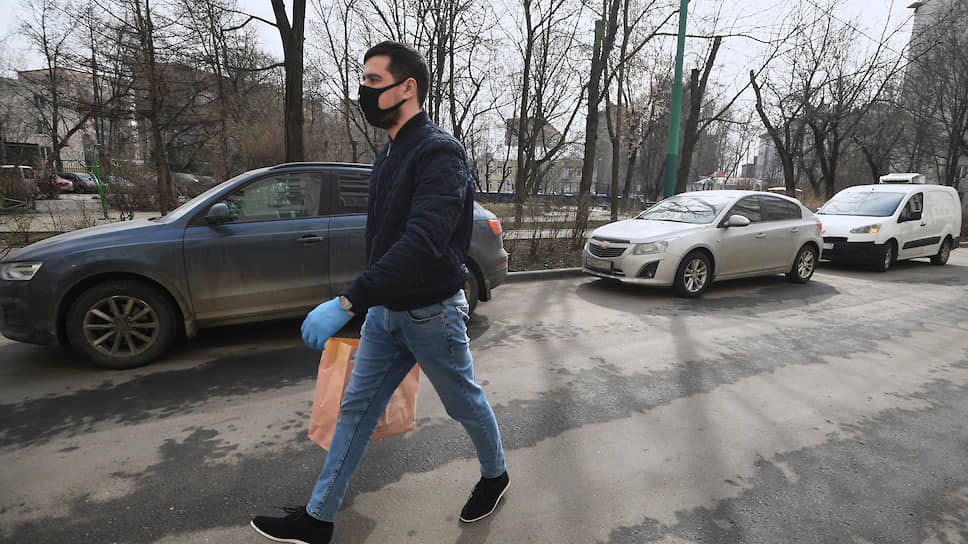 Жителям Ростовской области рекомендовано отходить не далее чем в 100 м от своего жилья
