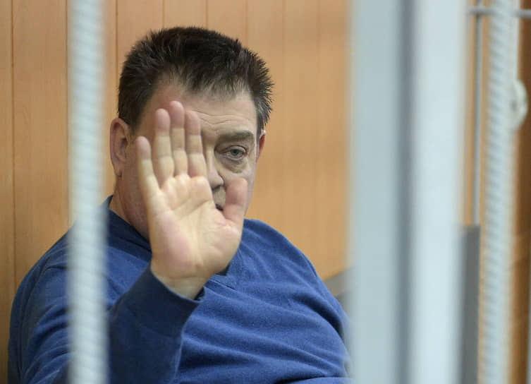 Вадим Варшавский с сентября прошлого года отбывает семилетний срок за хищение средств банка «Петрокоммерц»