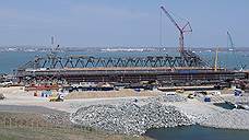 Выведены на воду плавучие опоры для монтажа арок Крымского моста