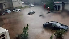 В Ростове-на-Дону ливень затопил дворы и дороги