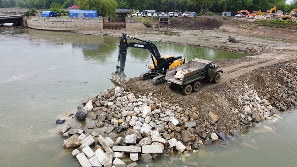 Восстановление плотины Федоровского гидроузла на реке Кубань в Краснодарском крае