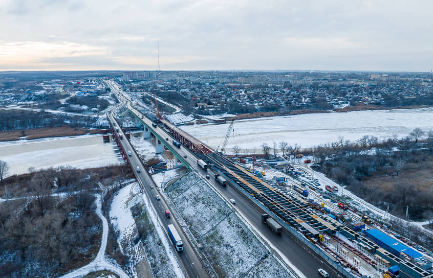 В Каменске-Шахтинском началась надвижка моста через Северский Донец на ...
