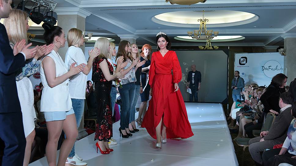 Почетный гость Don Fashion Week -  Мисс Россия 2014, дизайнер украшений Евгения Осяева