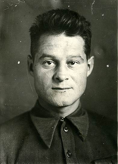 Дмитрий Михайлович Чумаченко - начальник сборочного цеха Иркутского авиазавода, 1943г.

