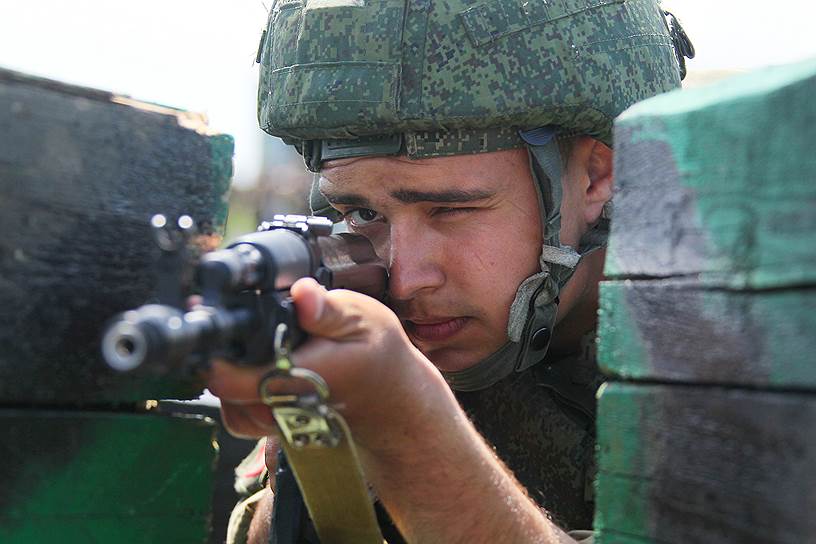 Проведение общевойсковой подготовки с новобранцами 150 мото-стрелковой дивизии, на полигоне Кадамовский
