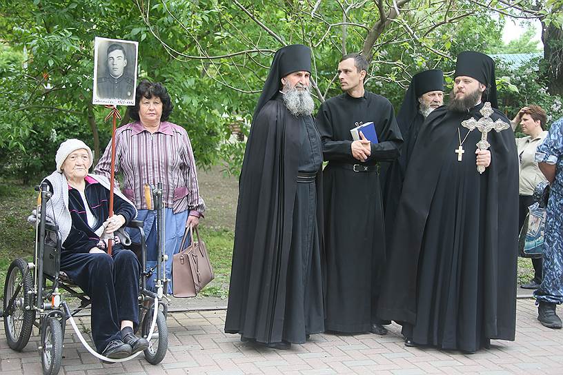 Молебен на братской могиле и шествие &quot;Бессмертный полк&quot; в станице Старочеркасская