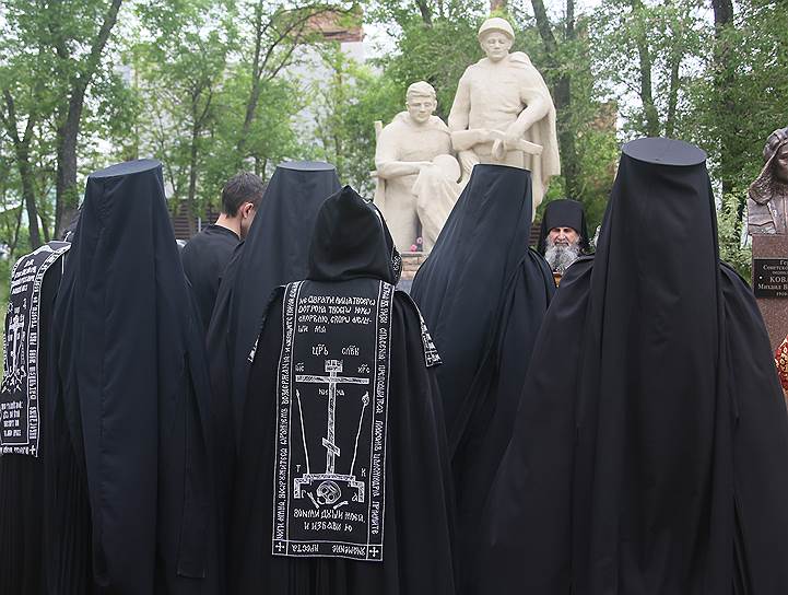 Молебен на братской могиле и шествие &quot;Бессмертный полк&quot; в станице Старочеркасская