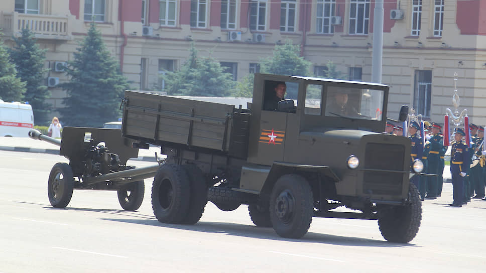Военный парад на Театральной площади, посвященный 75-летию Победы в Великой отечественной войне