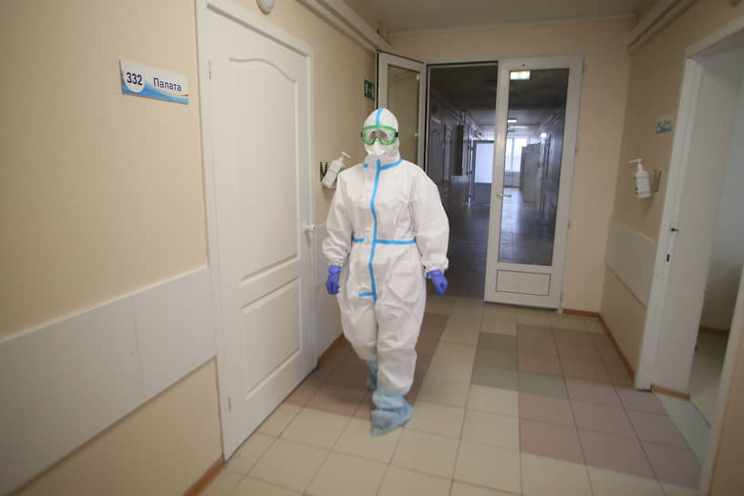 Подготовка к открытию моноинфекционного ковидного госпиталя на 120 коек, 12 из которых – реанимационные, на базе Ростовской клинической больницы Южного окружного медицинского центра ФМБА России.