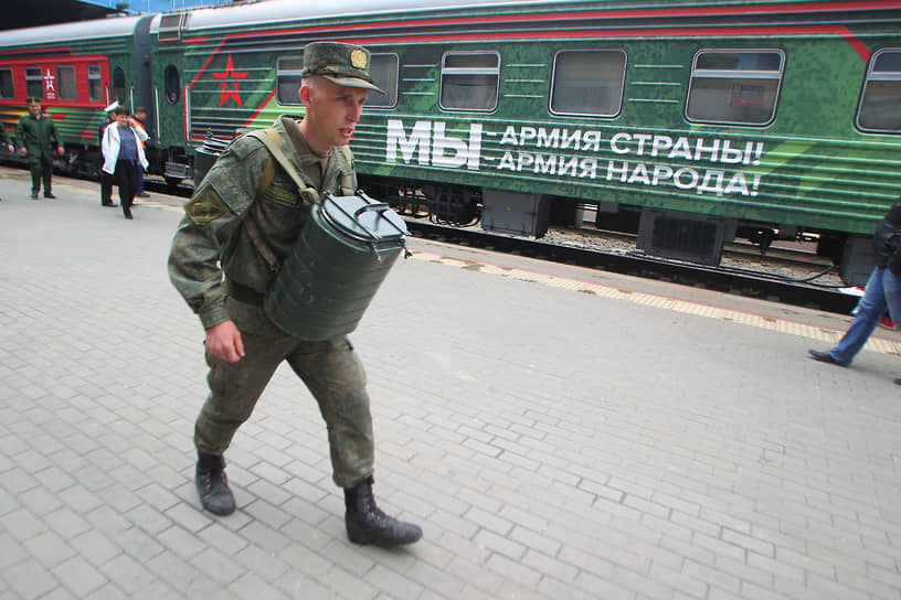 Церемония встречи агитационного поезда Министерства обороны России &quot;Мы - армия страны, мы - армия народа&quot;, на железнодорожном вокзале &quot;Ростов-Главный&quot;