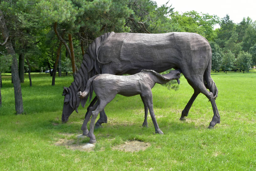 Скульптурная композиция «У Тихого Дона» была установлена в 1980-х годах прошлого века