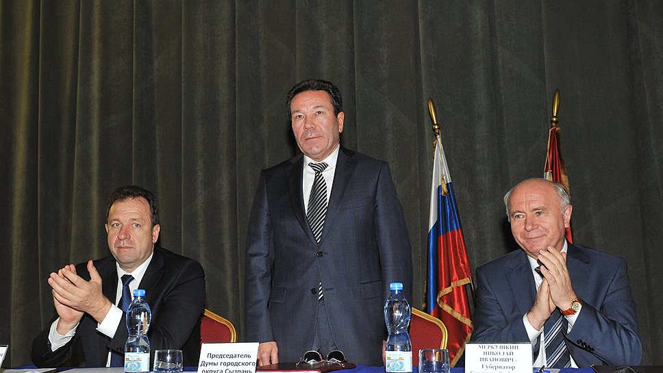 По неофициальной информации, кандидатура Николая Лядина (в центре) уже согласована губернатором Николаем Меркушкиным (справа)