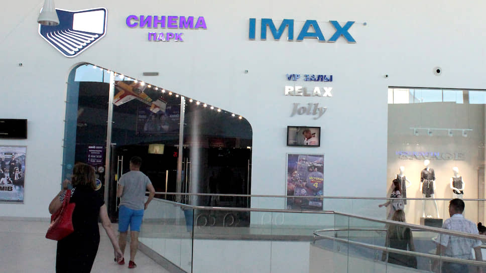 Эксперты подчеркивают, что кинотеатры — это место повышенного риска заражения