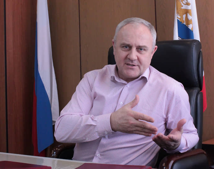 Председатель облизбиркома Юрий Андриенко отмечает, что четверо кандидатов уже никак не смогут исправить недостатки, и в регистрации им будет отказано