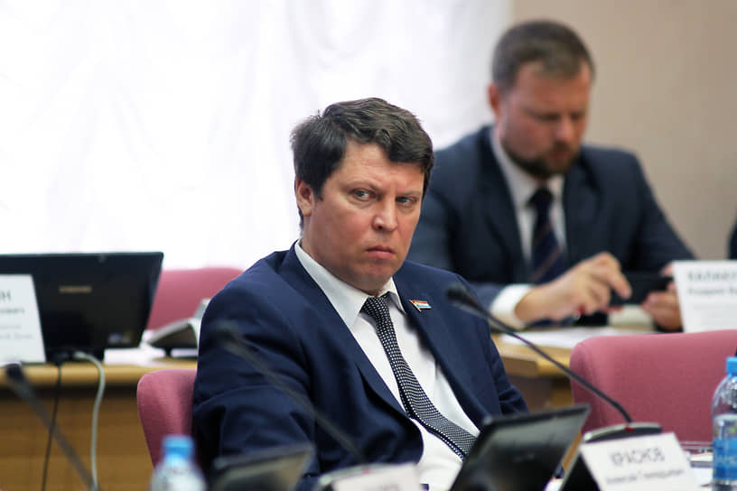 Полиция пыталась возбудить в отношении Михаила Матвеева уголовное дело после поста депутата в Twitter о коронавирусе весной 2020 года