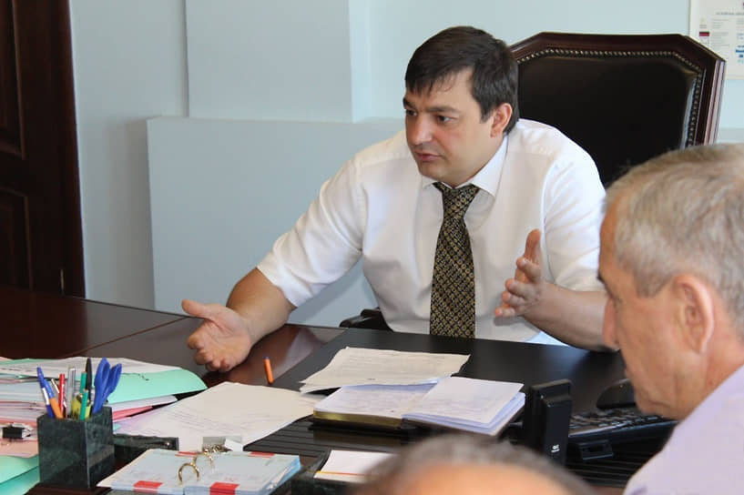 По версии следствия, Муртазали Гитинасулов (на фото) заключил договоры с дагестанской компанией на работы, которые фактически выполняли сотрудники УльГЭС