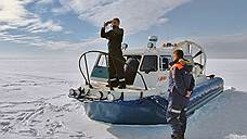Самарские спасатели два километра несли на руках рыбака до скорой