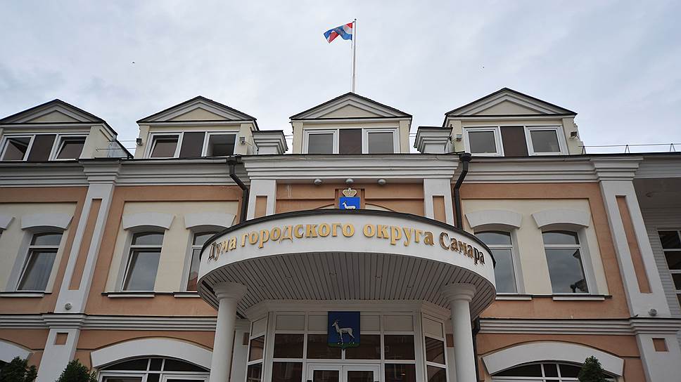 1. Выборы мэра Самары прошли сегодня, 24 ноября, в здании городской думы. Выбирать главу пришли 28 депутатов.