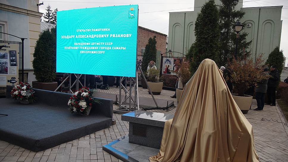 Как прошло открытие памятника Эльдару Рязанову