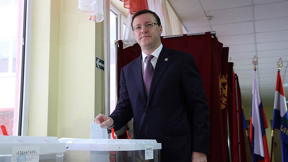 Врио губернатора Самарской области Дмитрий Азаров проголосовал в Самаре в школе №132, в которой он учился