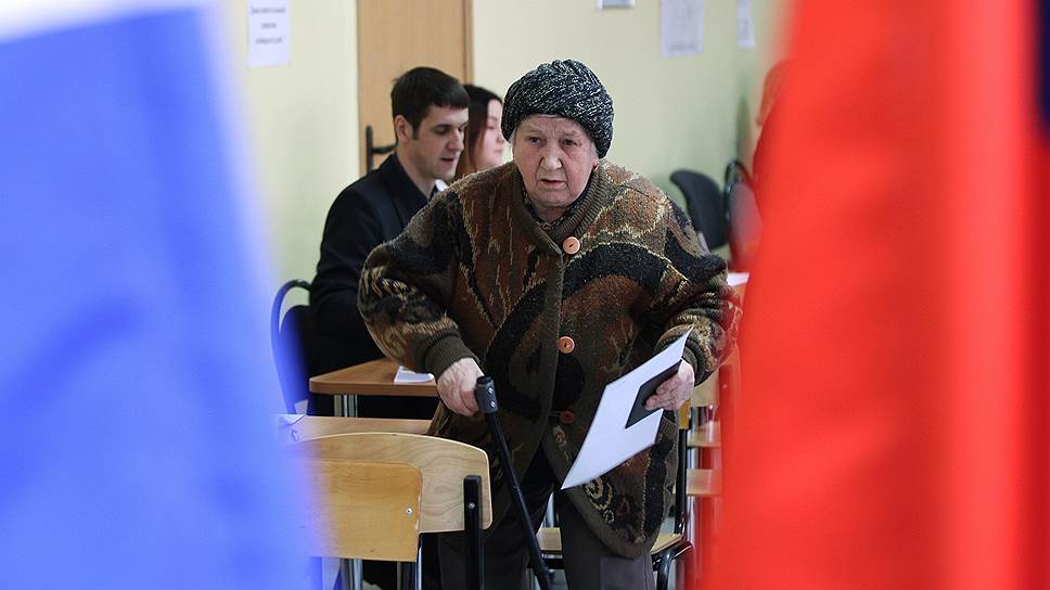 Самыми активными во время голосования оказались жители районов области - в Хворостянском районе явка составила 98,76%, в Клявлинском районе - 95,92%, в Челно-Вершинском - 95,34%