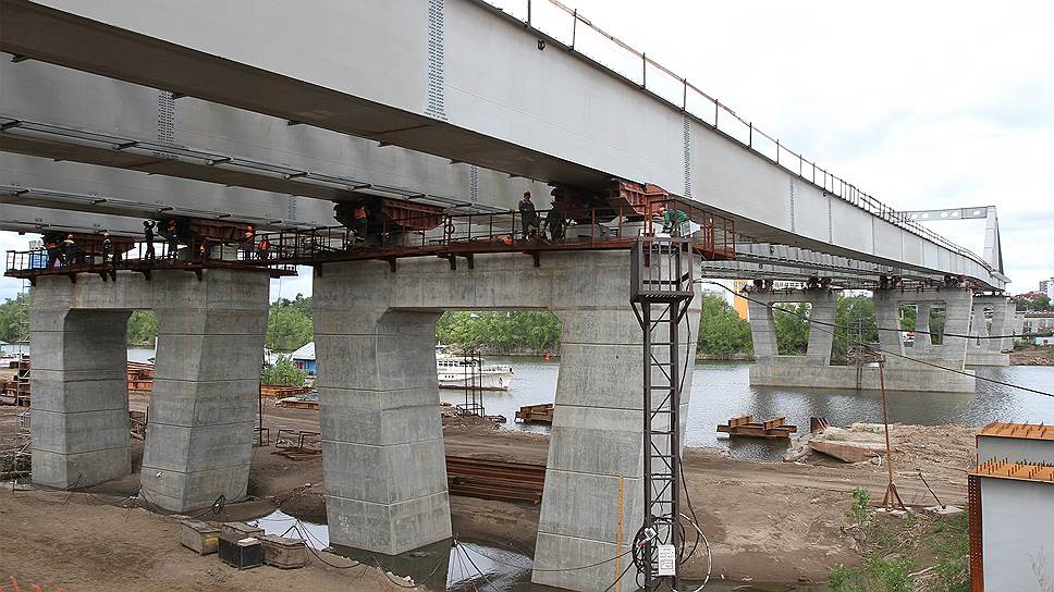 Общая стоимость строительства мостового перехода - 12,29 млрд руб.