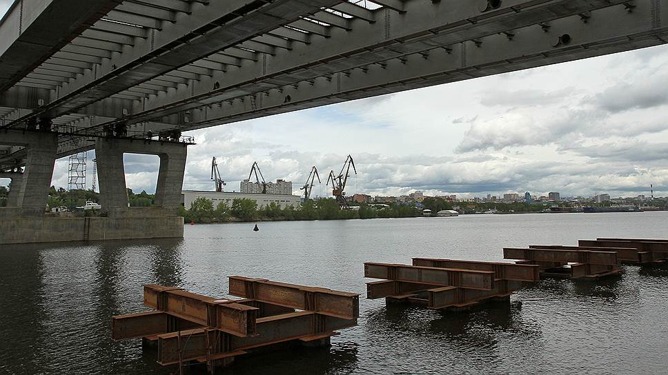 Фрунзенский мост надвигается