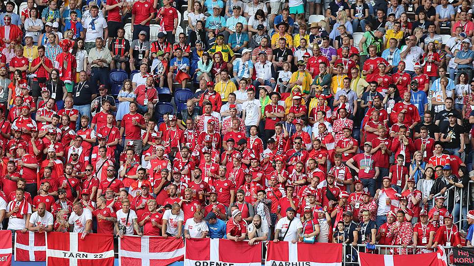 Болельщики Дании очень рассчитывали, что их любимая команда продлит свою беспроигрышную серию, состоявшую из 16 матчей подряд.