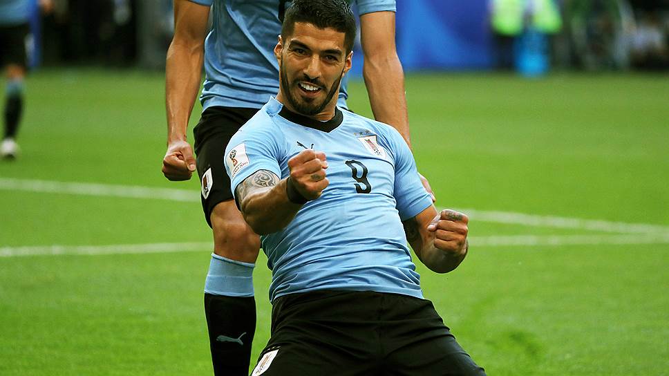 А это нападающий сборной Уругвая Луис Суарес радуется забитому мячу
