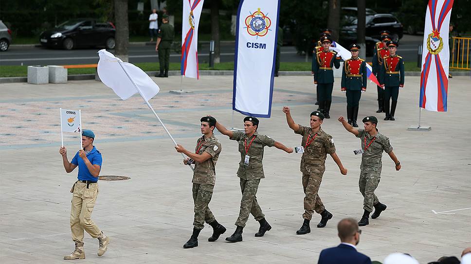 Торжественное открытие соревнований состоялось 17 августа на площади Славы. 