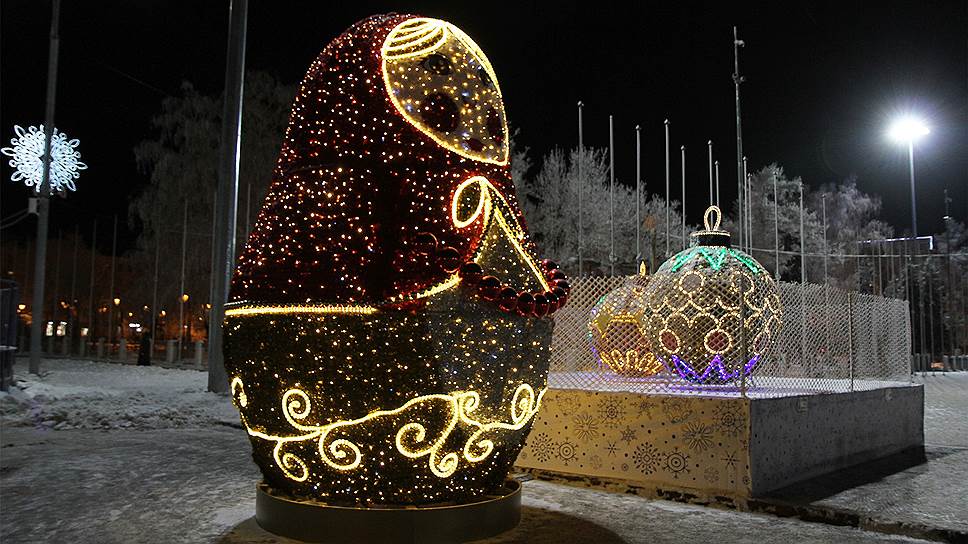 Новогодние украшения на площади Куйбышева