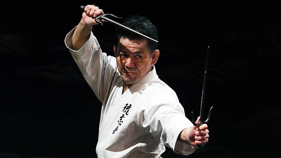 Первая часть шоу включала представление, основанное на искусстве одной из крупнейших окинавских школ каратэ Уэти-рю и школы мастера Тайра Синкэн – систематизатора традиционного боевого искусства Окинавы - Рюкю кобудо. 