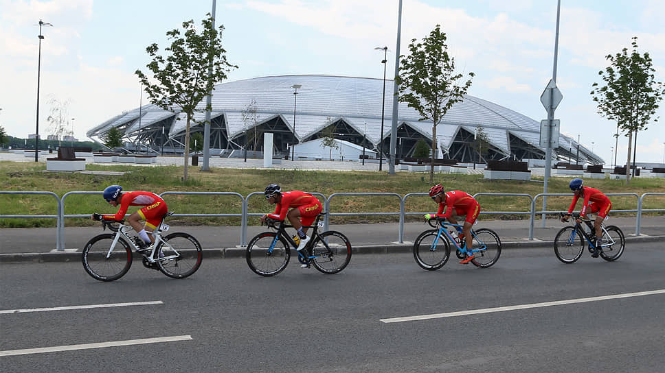 Соревнования по велоспорту-шоссе возле стадиона &quot;Самара-Арена&quot;
