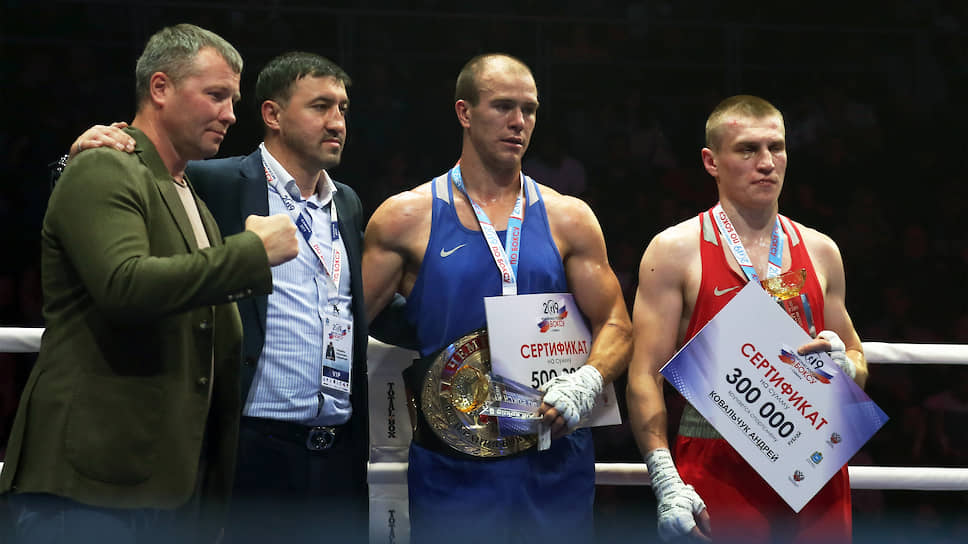 В весовой категории до 75 кг Максим Коптяков победил Андрея Ковальчука

