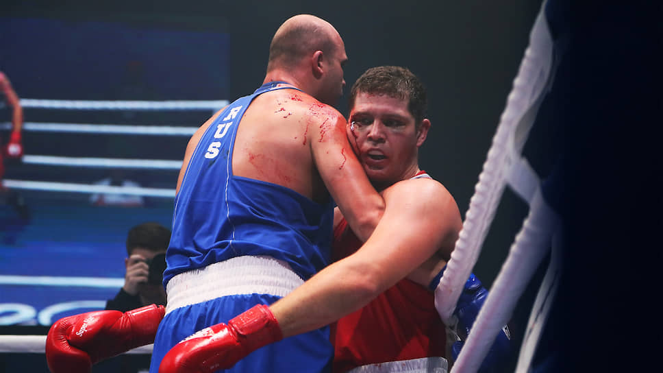 В весовой категории свыше 91 кг Иван Верясов (синяя форма) оказался Сергей Калчугин (красная форма).