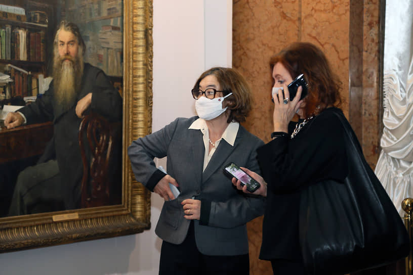 В этот же приезд в Самару Зельфира Трегулова посетила Художественный музей. 30 октября на его площадке открылась выставка «Передвижники: образ эпохи».