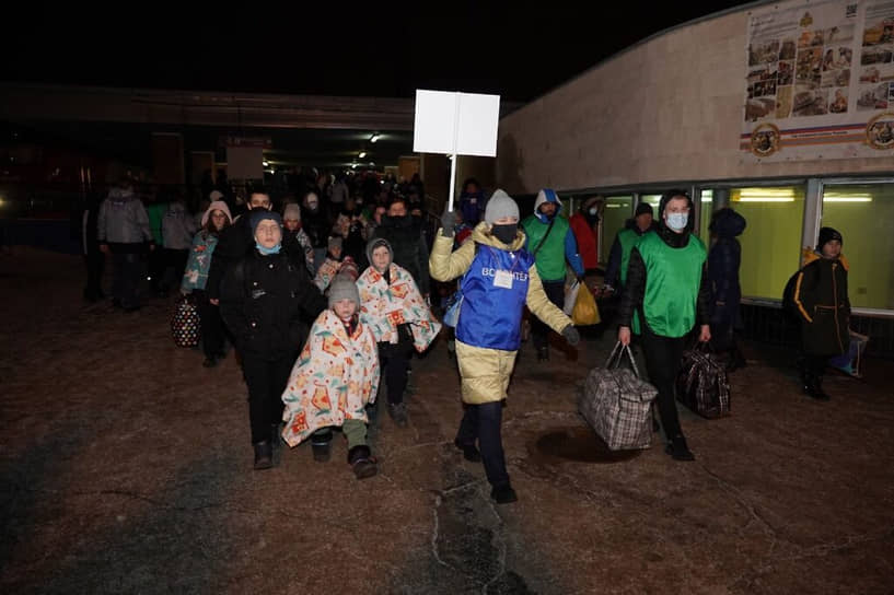 Поезд с жителями ДНР и ЛНР, которые были вынуждены покинуть родные дома, чтобы спасти свои жизни, прибыл на станцию Тольятти