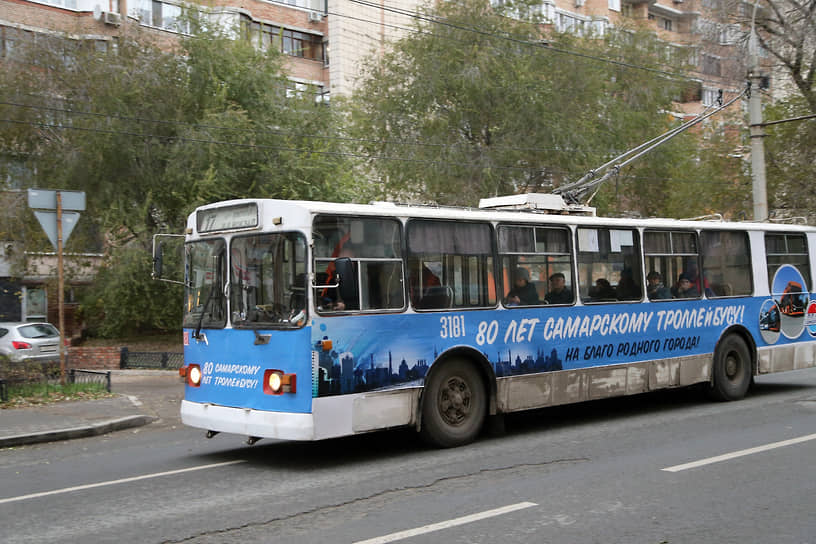 Борт самарского троллейбуса напоминает о 80-летии системы
