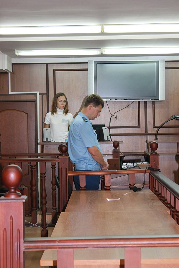 Гособвинитель Алексей Незнамов требовал пожизненного заключения 
для лидера балаковской банды и намерен изучить законность смягчения приговора