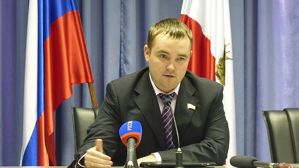 Министр территориальных образований Сергей Нестеров недоволен тем, как Энгельсский район сокращает местных чиновников