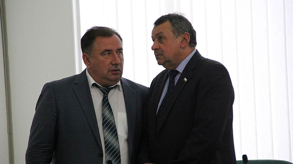 Валерий Сараев (слева) знает, как решить проблему с отменой электричек в Саратовской области
