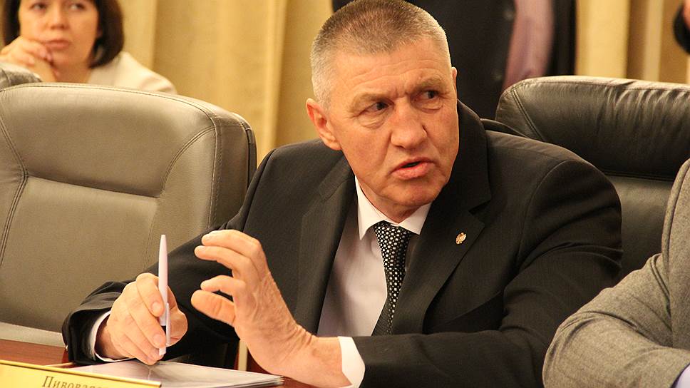 Вице-губернатор Игорь Пивоваров грозится принять кадровые решения по руководству Балаковского района