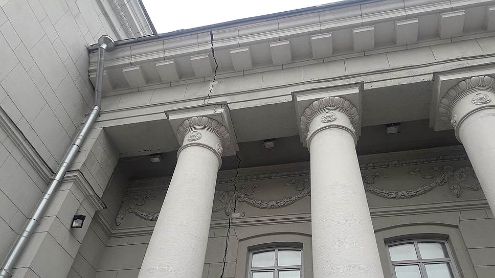 Губернатор срежиссировал закрытие сезона. Валерий Радаев заявил о возможном сносе Саратовского театра оперы и балета