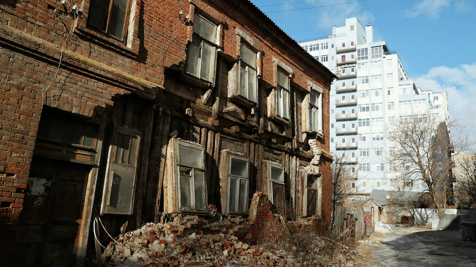В Саратове возникли сложности при исполнении программы капитального ремонта зданий