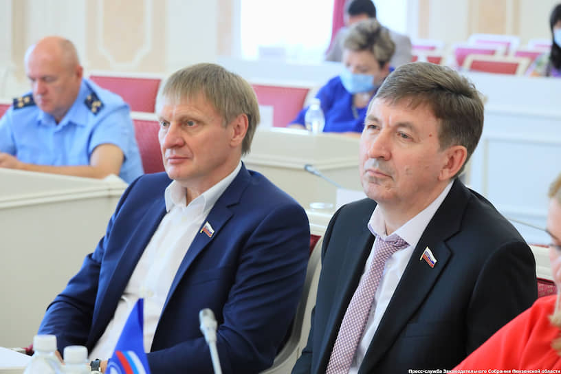 Валерий Плахута (справа) не планирует уходить из пензенского заксобрания
 