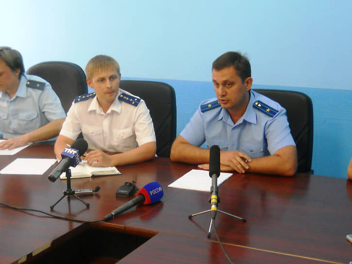 Андрей Пригаров (справа) мог получить более 30 млн рублей взяток