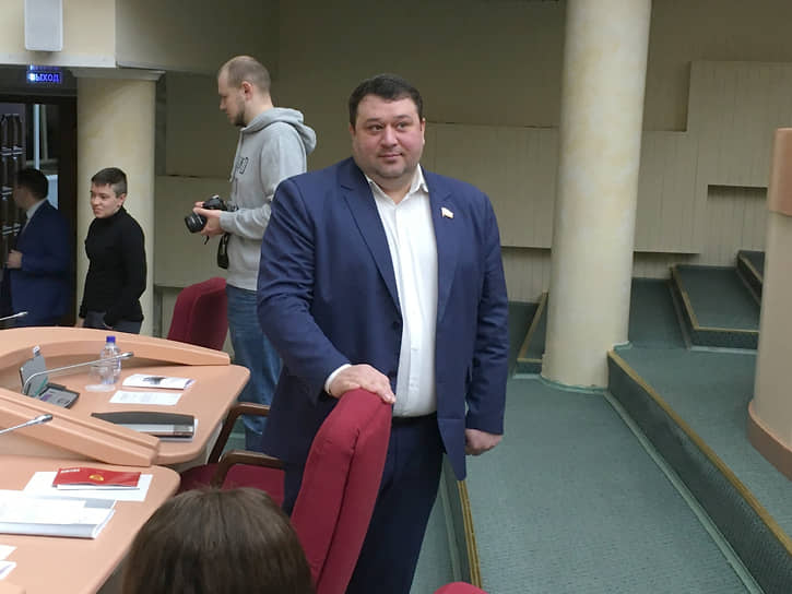 Станислав Денисенко уже предлагал увеличить число депутатов на платной основе