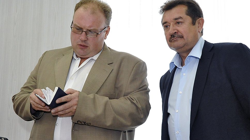 Адвокат Иван Данилин (слева) напомнил суду, что даже в СКР были несогласны с квалификацией обвинения его подзащитному Раилю Сарбаеву