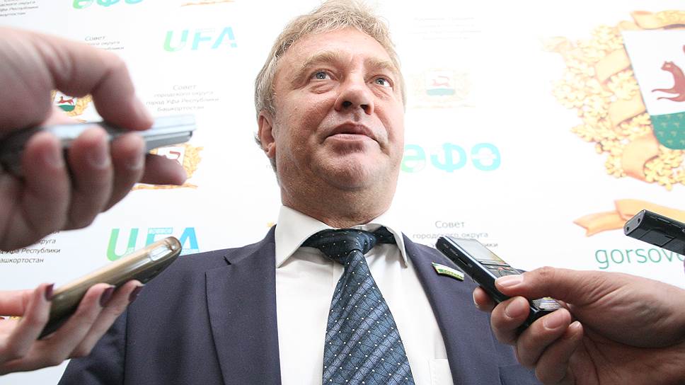 Спикер горсовета Валерий Трофимов объяснил депутатам необходимость отчитываться перед главой региона новшествами федеральных и республиканских законов