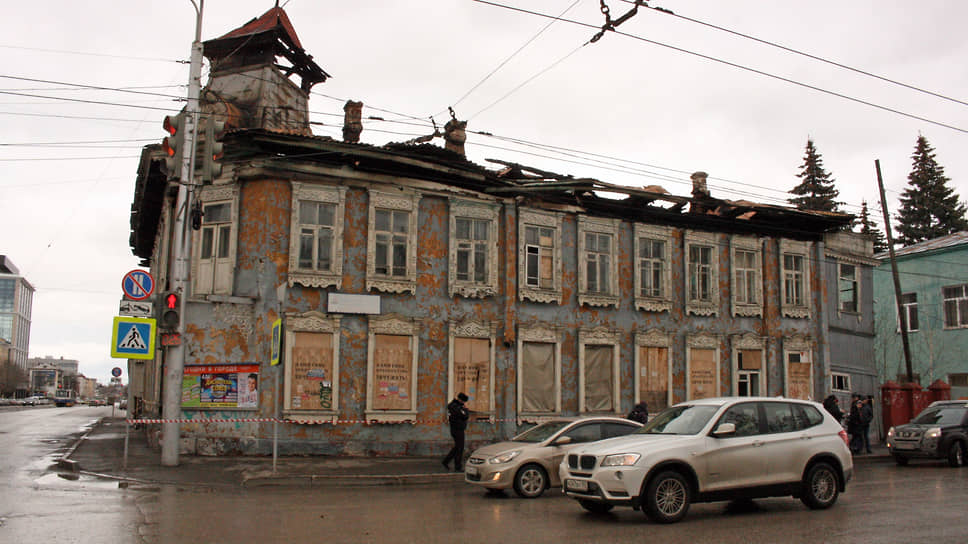 Дом Бухартовских, пострадавший от пожара, должны отремонтировать до конца следующего года